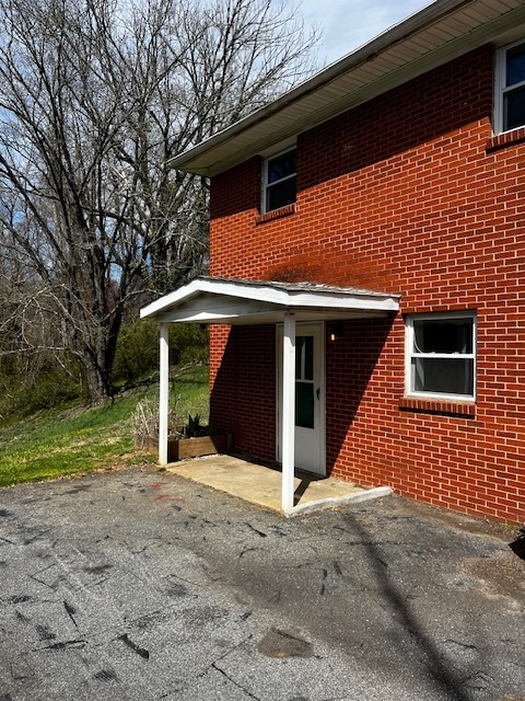 Private entrance - 1724 Old Haywood Rd