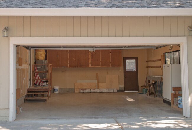 Building Photo - 16320 Loretta Ln