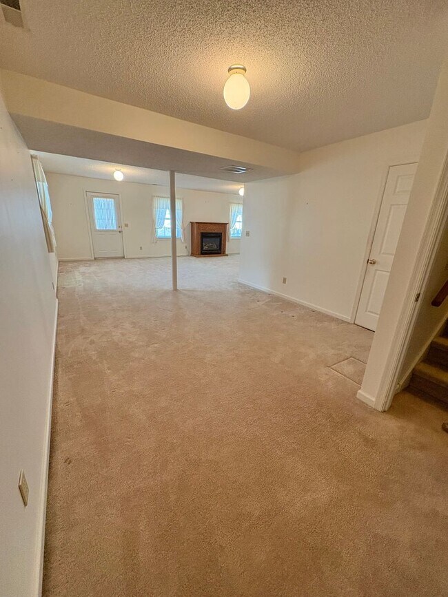 Building Photo - Duplex for Rent