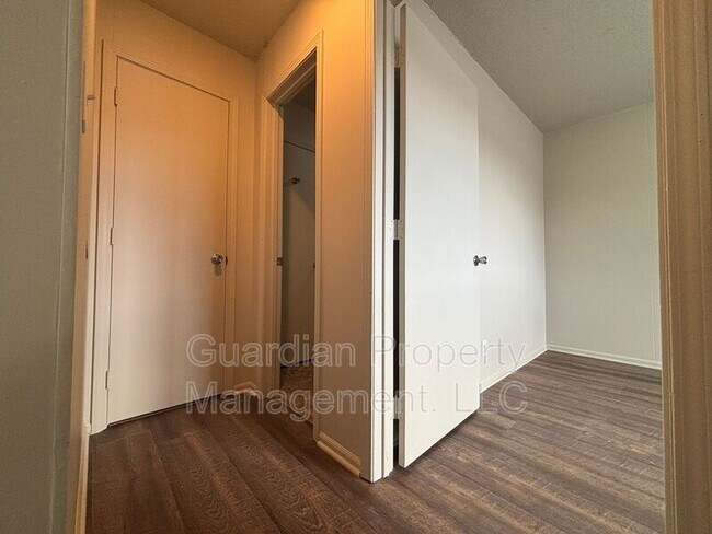 Building Photo - 1602 Brookside Dr