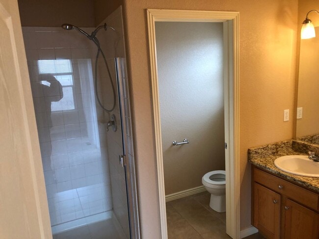 Building Photo - Duplex Town Home Rancher One Level Living