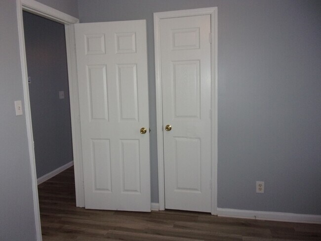 Building Photo - 1956 Doby Dr