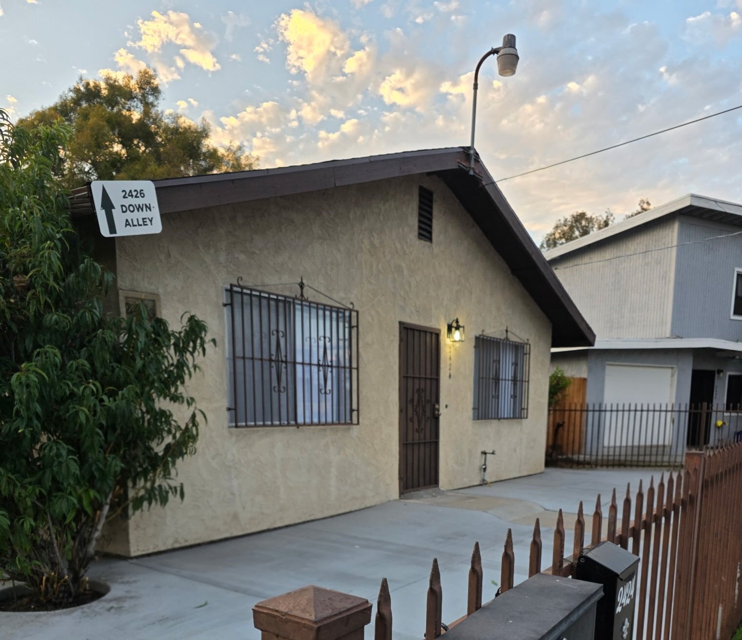 Building Photo - 2424 Sumac Dr