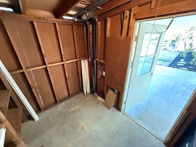 Building Photo - Charming 2-Bedroom, 2-Bathroom Home in 55 ...