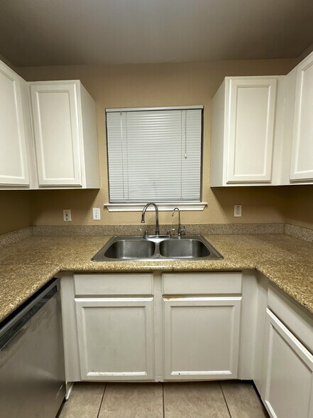 Kitchen - 13611 Woodstone Way