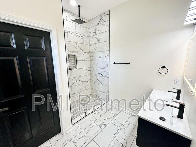 Building Photo - 1121 Zeigler St