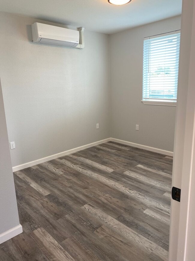 Building Photo - Coming Soon!!! High End Brand New 2Bed/1Bath Backyard Additional Dwelling Available NOW!