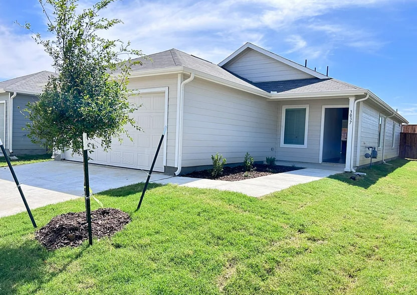 Primary Photo - 3037 Tokara St