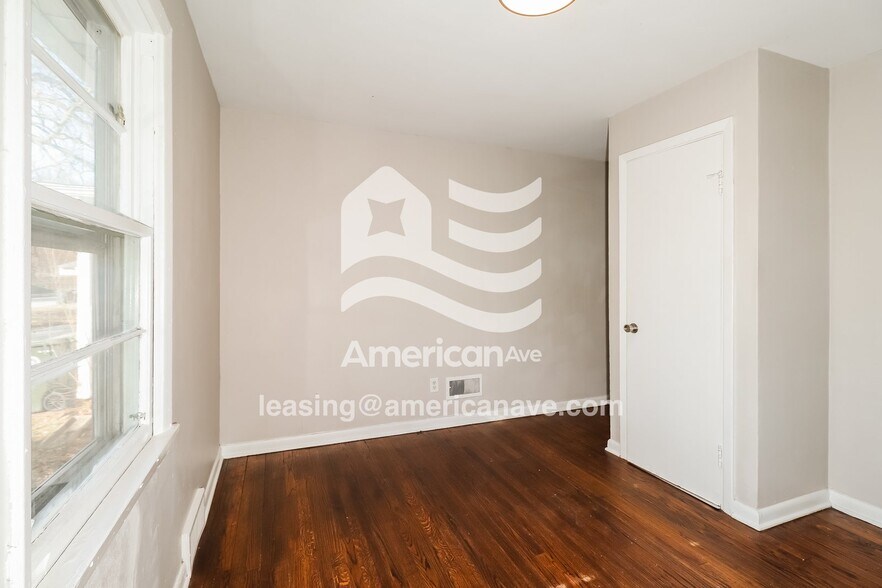 Building Photo - 1850 Huey St