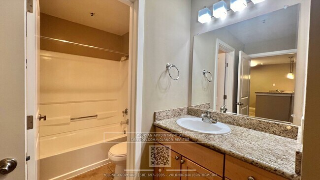 Building Photo - Charming One bedroom with Private terrace.