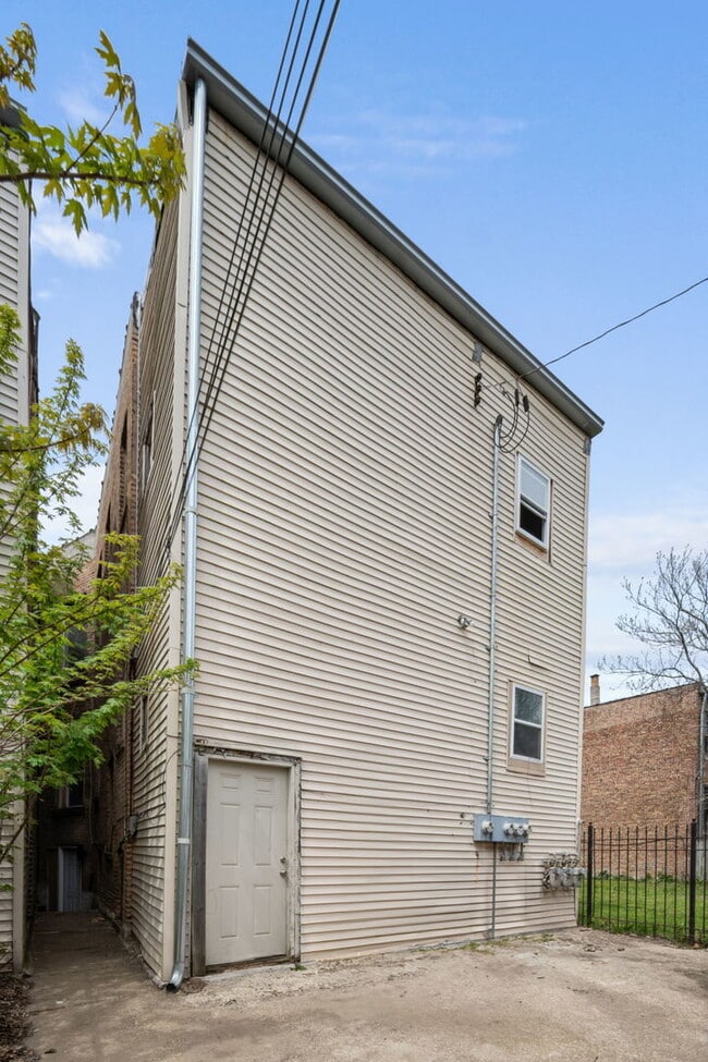 Building Photo - 1651 S Drake Ave