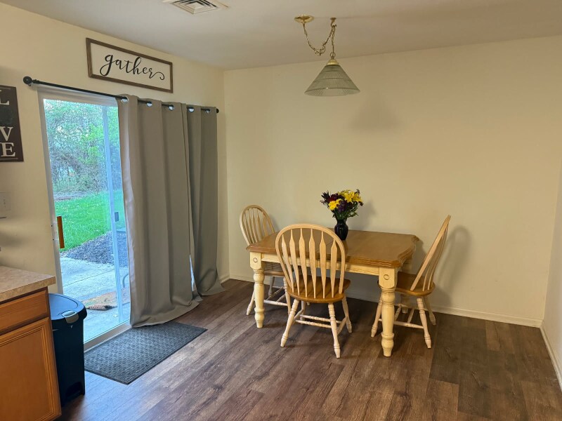 Building Photo - 390 Cherry St