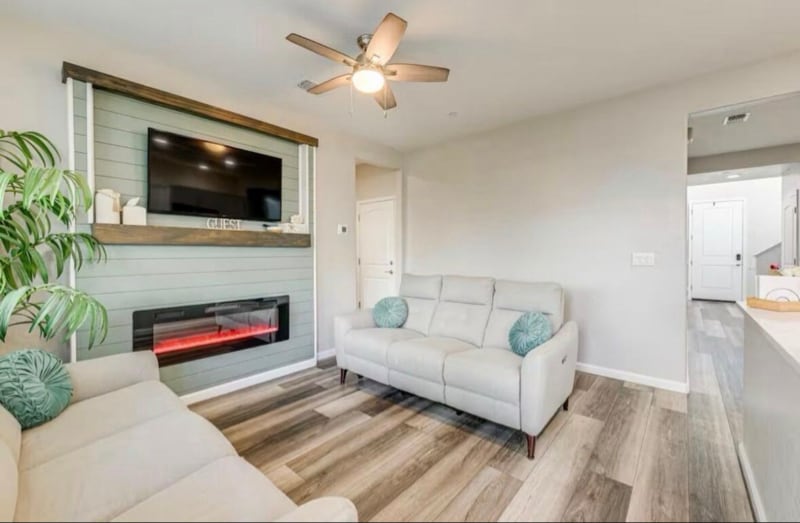 Building Photo - 1030 W Prescott Ave