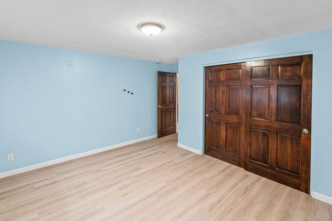 Building Photo - 113 E Apple St