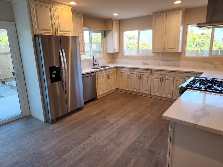 Building Photo - 8580 Golden Ridge Rd