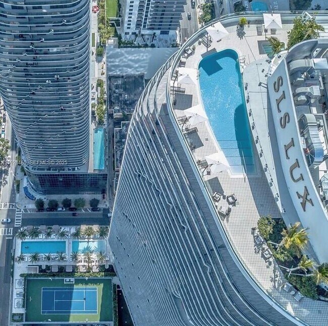 Building Photo - 801 S Miami Ave