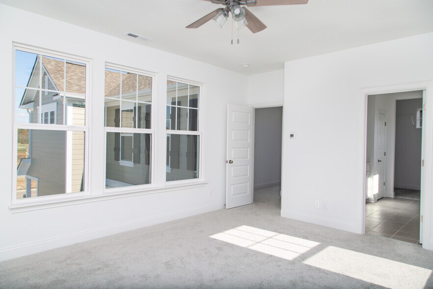 Building Photo - 14275 Larson Dr