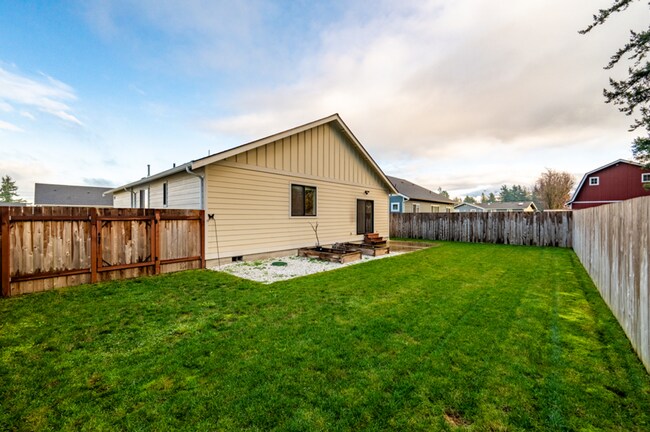 Building Photo - Modern 3-Bed x 2-Bath House