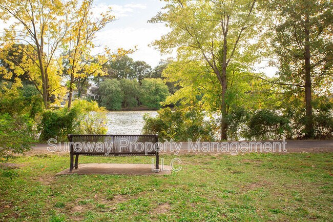 Building Photo - 319 N Newton Lake Dr