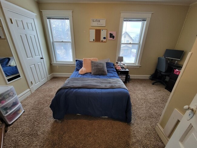 Building Photo - AVAILABLE JUNE - 3 Bed, 1 Bath Home close to Chester Park