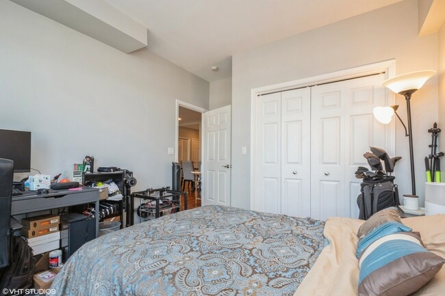 Building Photo - 657 W Fulton St