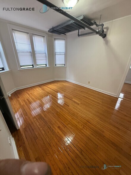Building Photo - 3154 W Belle Plaine Ave