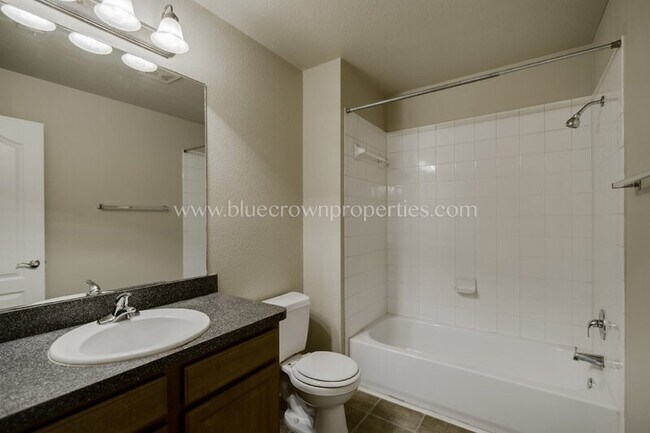 Building Photo - 706 Parkplace Ridge