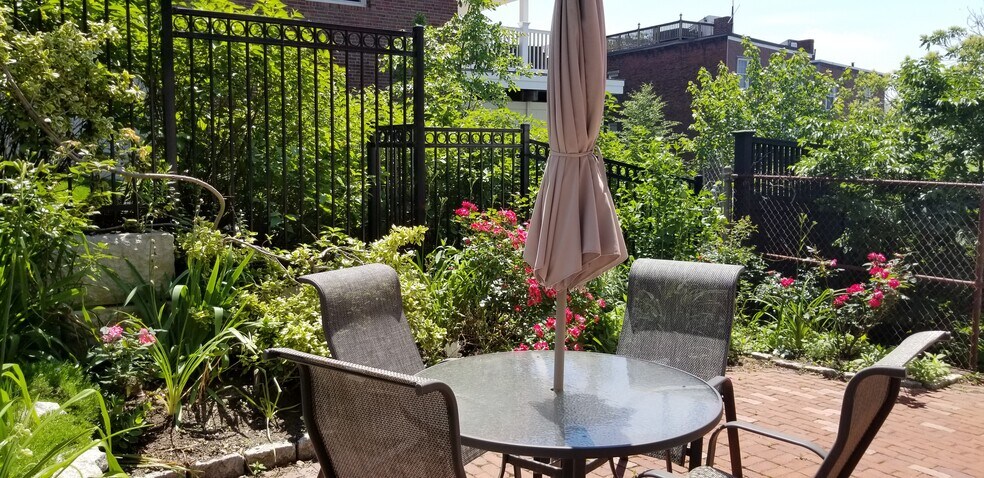 Building Photo - 67 Baldwin St