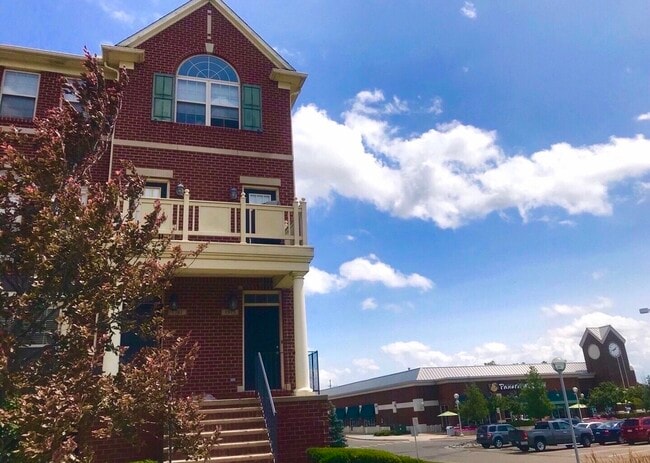 Building Photo - 3035 Camden Dr