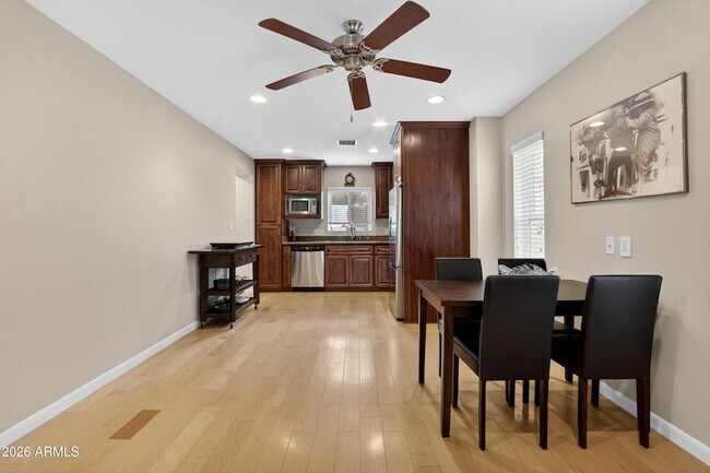 Building Photo - 1128 E Rowlands Ln