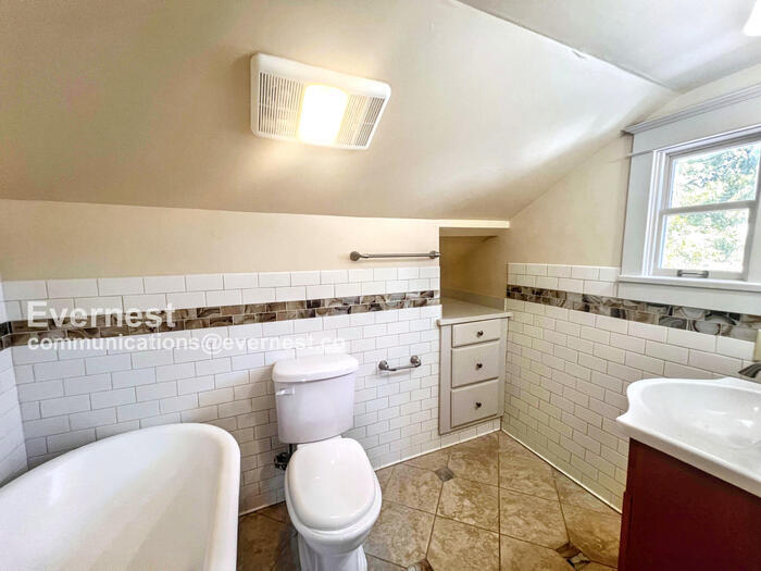 Building Photo - 803 Willow St