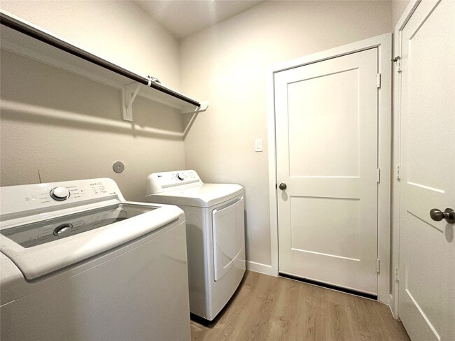 Building Photo - 2974 Pk Hl Ln