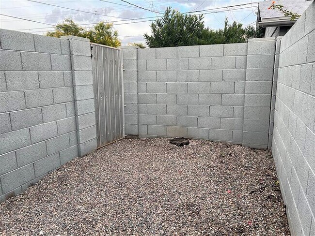Building Photo - 4127 N 18th Pl