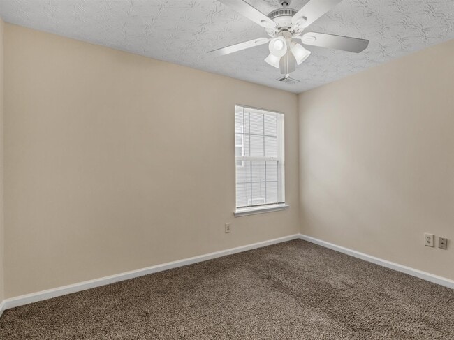Building Photo - 310 Sarasota Ln