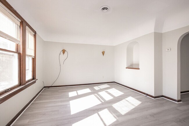 Building Photo - 4120 Trowbridge Ave