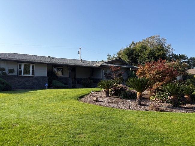 Building Photo - 141 W Twain Ave