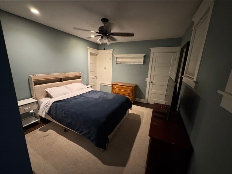 Building Photo - 3815 Bell St