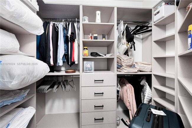 Building Photo - 3255 NE 184th St