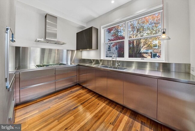 Building Photo - 917 O St NW