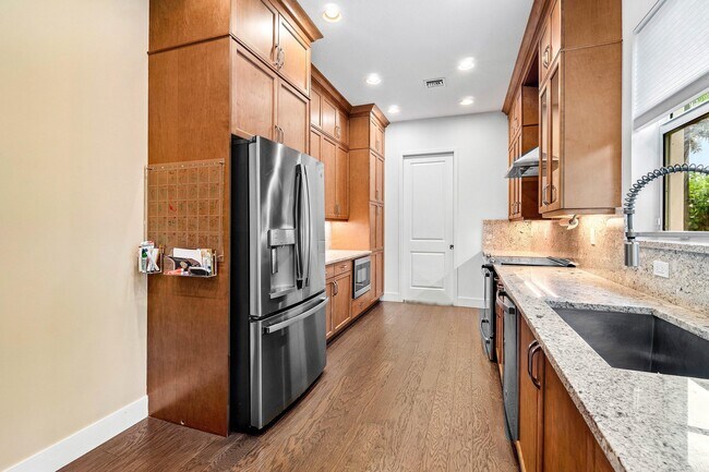 Building Photo - 11401 Pointe Midtown Dr