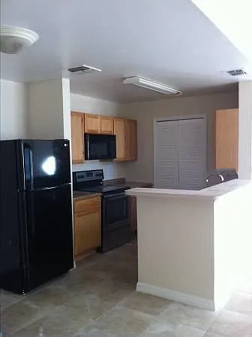 Building Photo - 6184 Westgate Dr