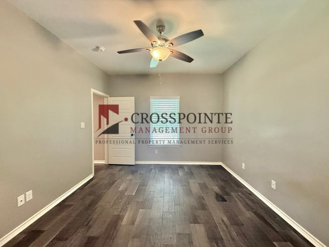 Building Photo - Tour Today! 2 Bedroom 2 Bath Duplex!