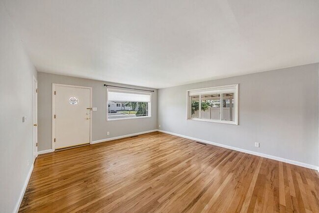 Building Photo - Charming 3-Bedroom Home Near CMU with Bonus Room