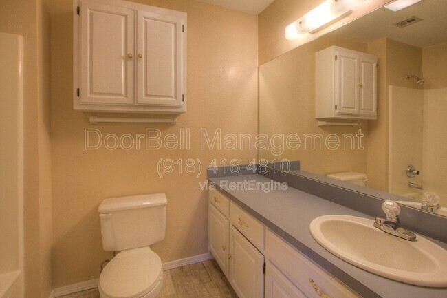 Building Photo - 2520 W Honolulu St