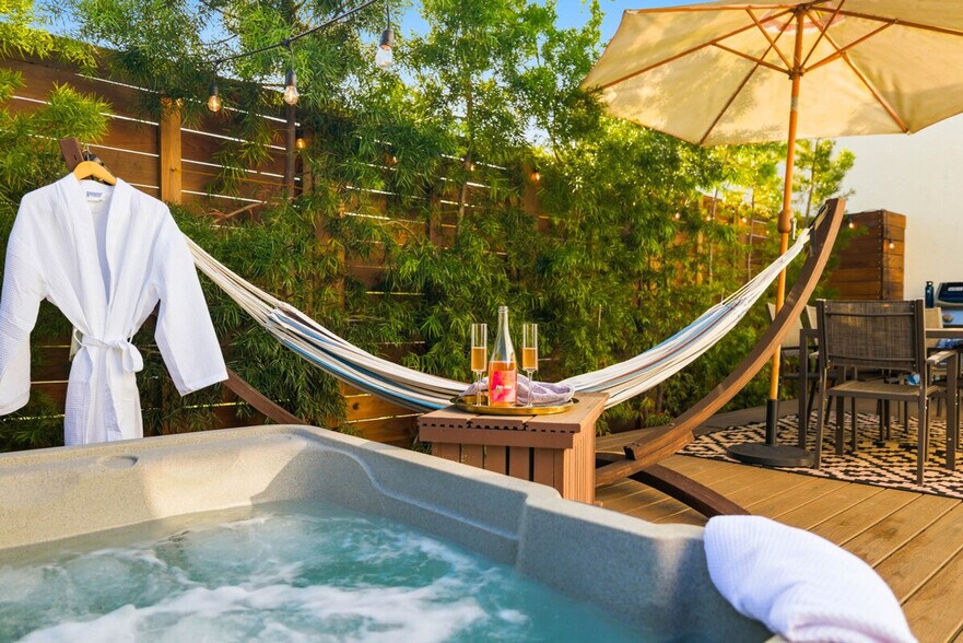 Building Photo - 3407 N Mountain View Dr