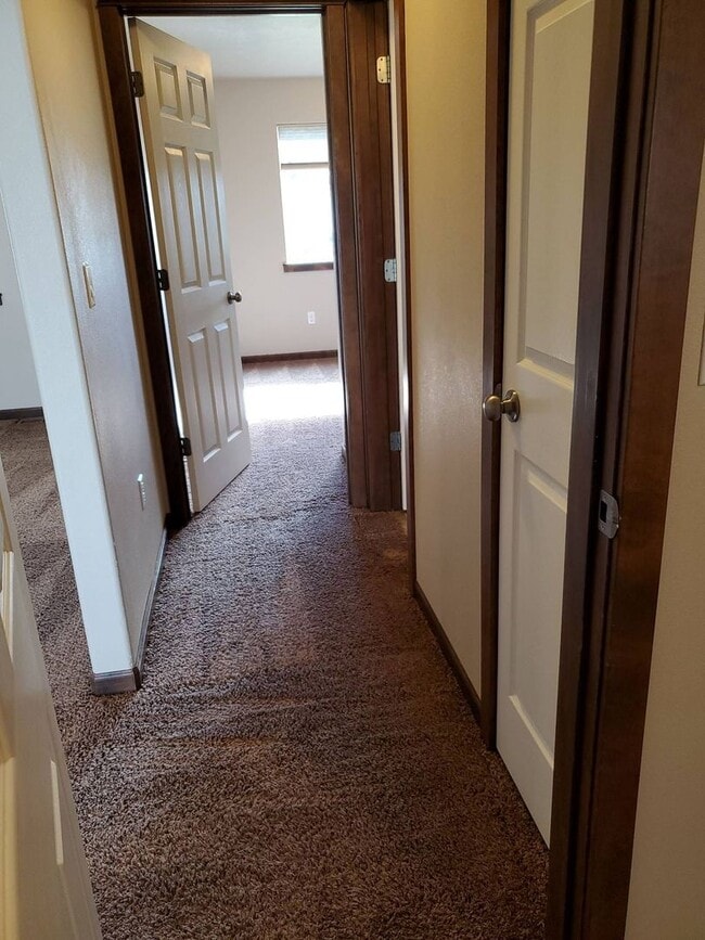 Building Photo - Lovely newer 3 bedroom 2 bath home for ren...