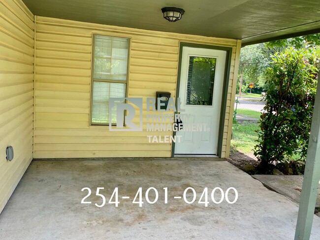Building Photo - NOW AVAILABLE 3 Bedroom, 2 Bathroom Home f...