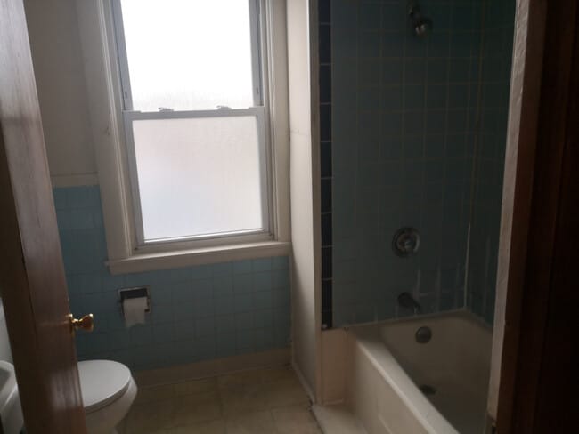 Building Photo - 342 Child St