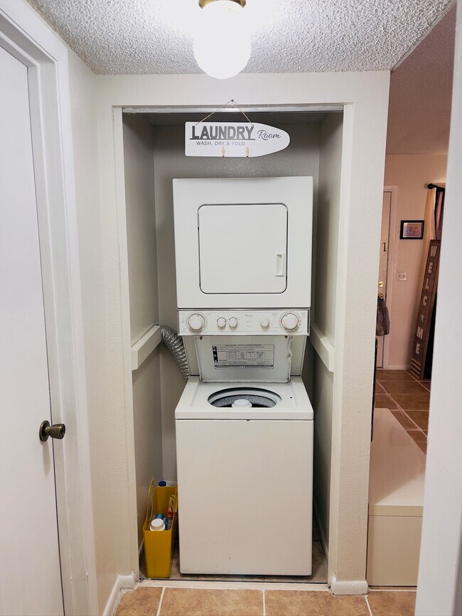 Building Photo - 64 Pine Track