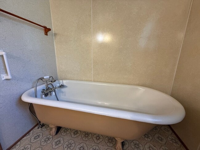 Building Photo - Cute Ashland Cottage | Two bedroom, two bath home | Available Now